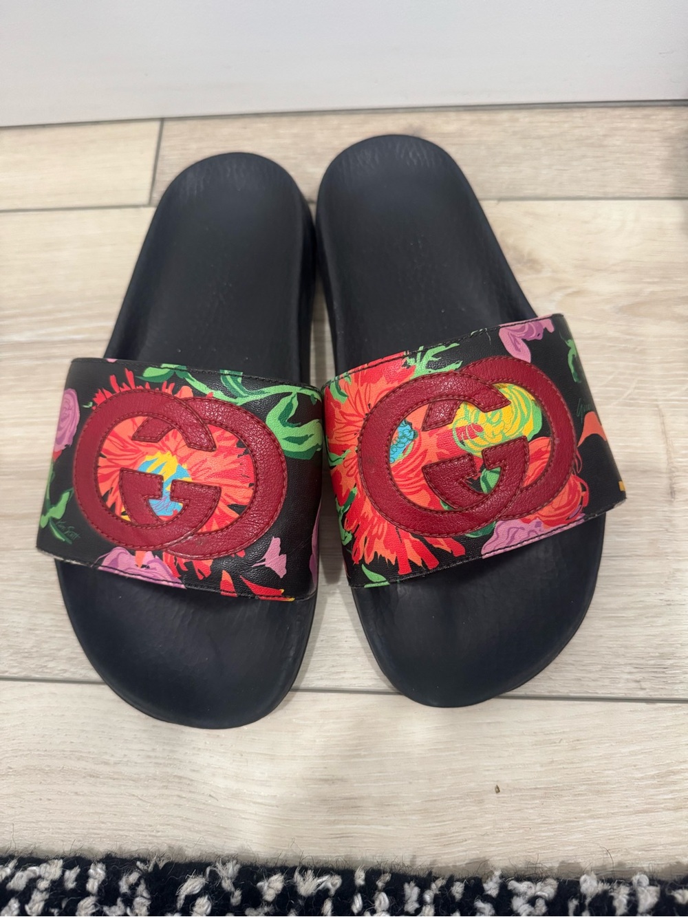 Gucci Black Floral Slide Sandals with Red Logo - Kids